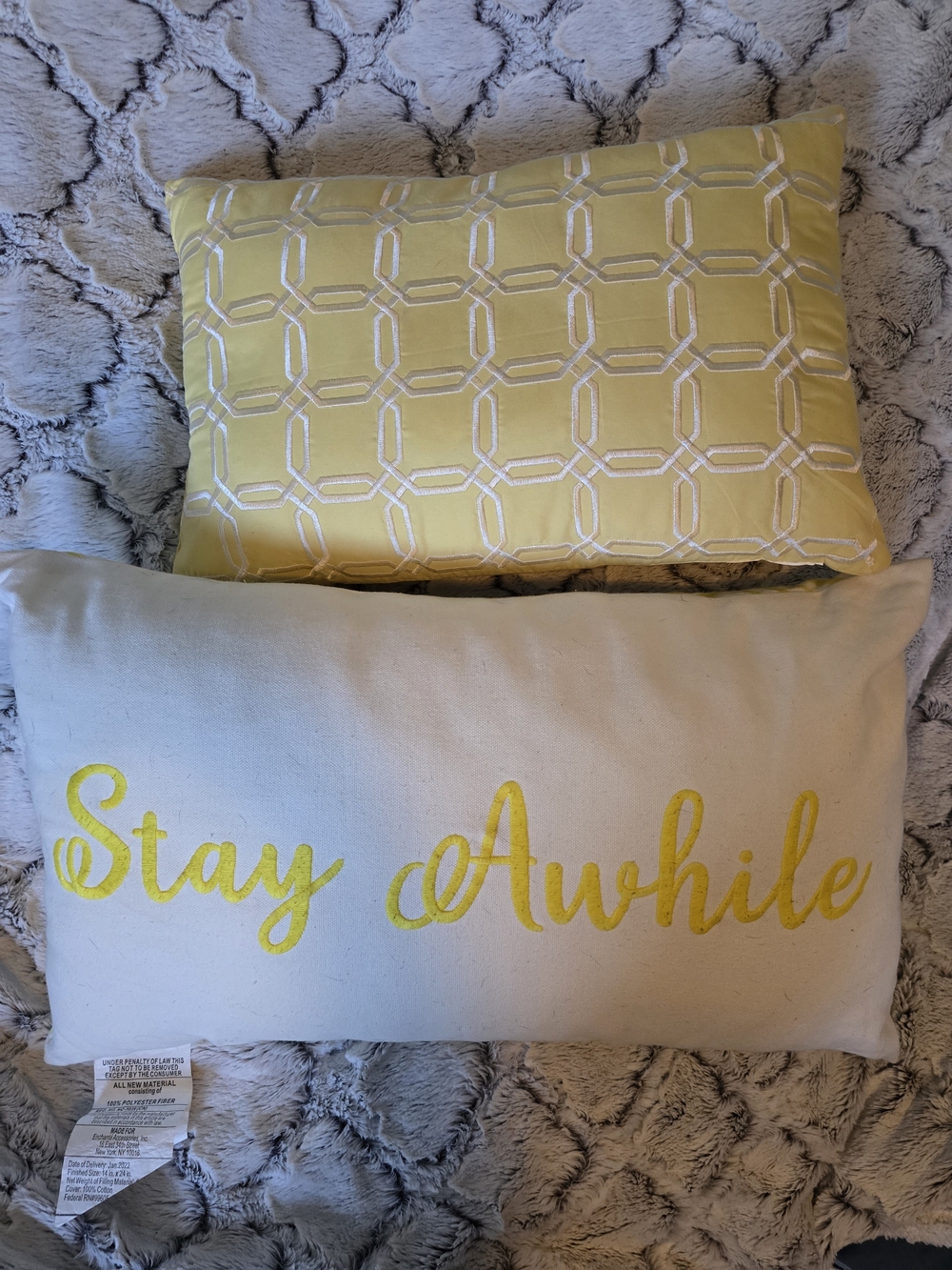 Trendy Stay Awhile Yellow Accent Pillow Set EUC Guest Room Air B N B